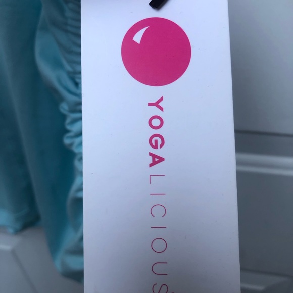 Yogalicious light blue workout top size small 💙 - Picture 10 of 14